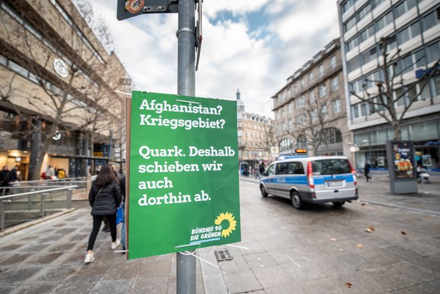 Fake-Grünenplakate in der Stuttgarter Innenstadt. Foto: Jens Volle Fake-Grünenplakate in der Stuttgarter Innenstadt. Foto: Jens Volle