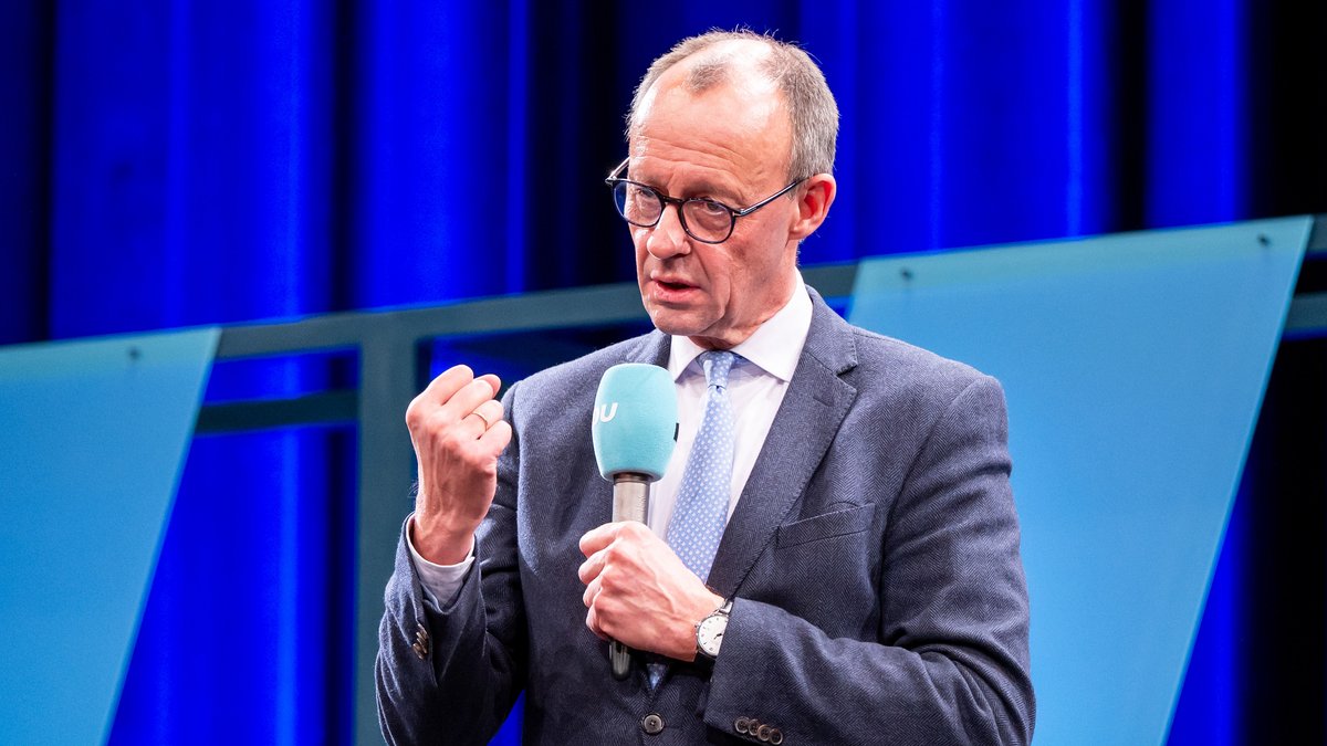 Bundeskanzler Friedrich Merz, der Faustkämpfer. Foto: Jens Volle