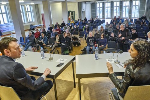 Weit auseinander: Nils Schmid, SPD, und die Linke Jessica Tatti. Weit auseinander: Nils Schmid, SPD, und die Linke Jessica Tatti.
