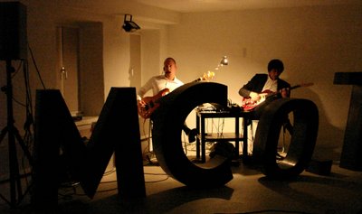 ... bis zum Gig im Kunsttempel der Documenta in Kassel.