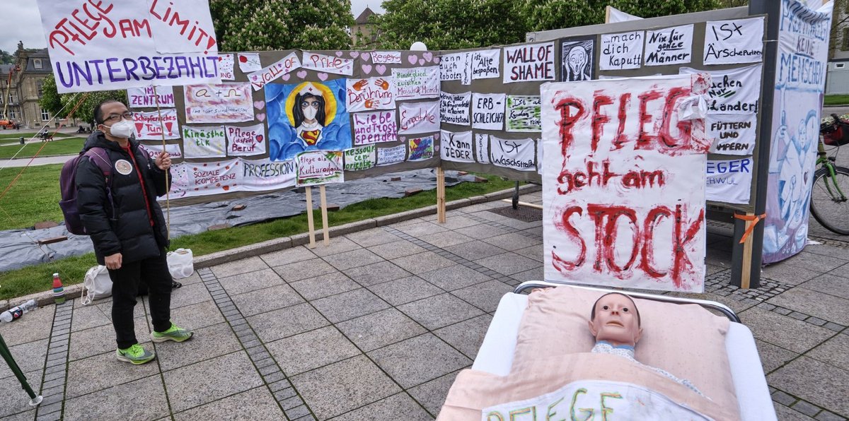 Auf dem Schloßplatz in Stuttgart konnte man am 12. Mai auch nachlesen, woran es nicht erst seit gestern hapert.