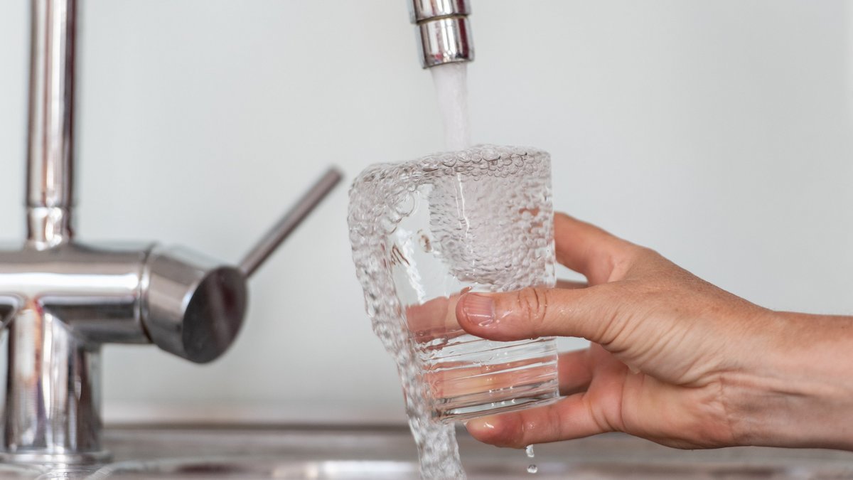 Trinkwasser, in Deutschland das bestkontrollierte Lebensmittel. Foto: Jens Volle