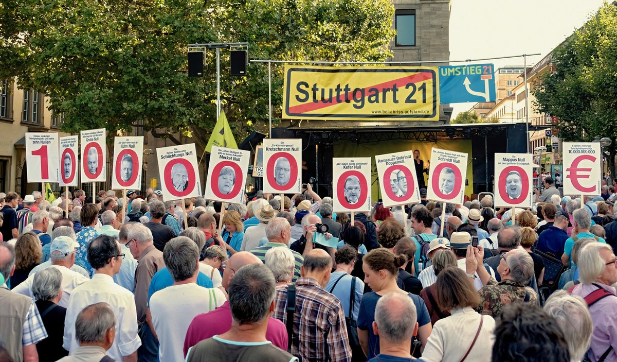 10 Milliarden für Stuttgart 21: 333. Montagsdemo gegen das Bahnprojekt in Stuttgart im August 2016. Foto: Joachim E. Röttgers