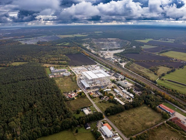 Das neue Smart Mobility Lab in Hoyerswerda-Schwarzkollm. Hier sollen unter anderem Flugtaxis entstehen. Foto: André Wirsig / TU Dresden