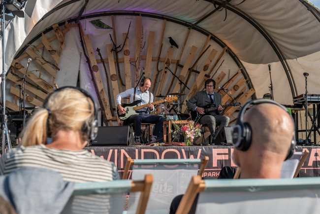 Immerhin: Neue Open-Air-Konzepte sind entstanden. Hier das Tiny Windows Festival auf dem Dach des Stuttgarter Züblin-Parkhauses im September 2022. Foto: Jens Volle