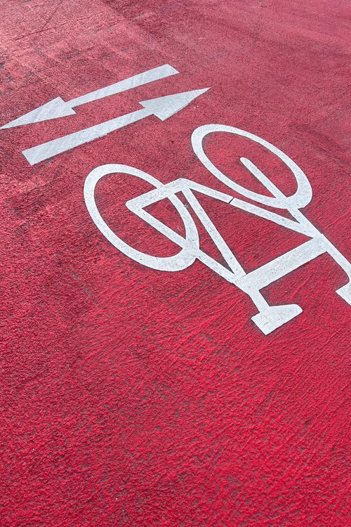 Radwege als Gebot der Stunde, fotografiert von Carina C. Kircher. Radwege als Gebot der Stunde, fotografiert von Carina C. Kircher.