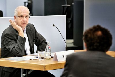 Der ehemalige Polizeipräsident Siegfried Stumpf im Untersuchungsausschuss zum "Schwarzen Donnerstag". Foto: Martin Storz