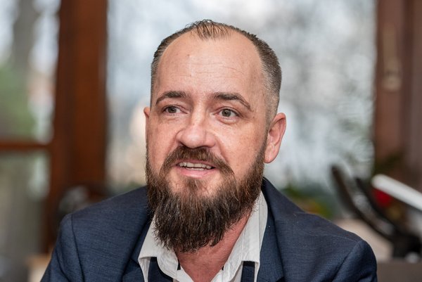 Seine Großmutter hat Auschwitz überlebt: Mano Guttenberger. Foto: Jens Volle