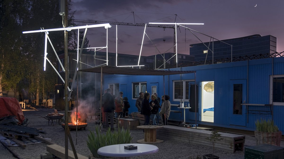 Container City an der Stuttgarter Wagenhalle – derzeit wird sie abgebaut. Foto: Joachim E. Röttgers