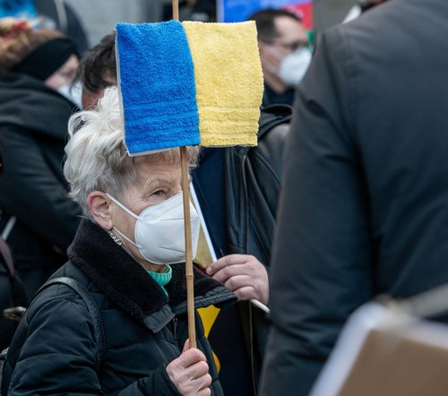 Offene Arme für geflüchtete Ukrainer:innen. Foto: Jens Volle Offene Arme für geflüchtete Ukrainer:innen. Foto: Jens Volle