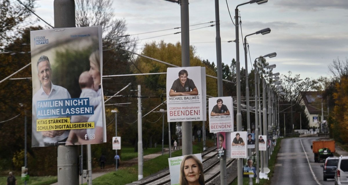 Da hängen sie: kleine Auswahl der Stuttgarter OB-Wahlplakate. Fotos: Joachim E. Röttgers