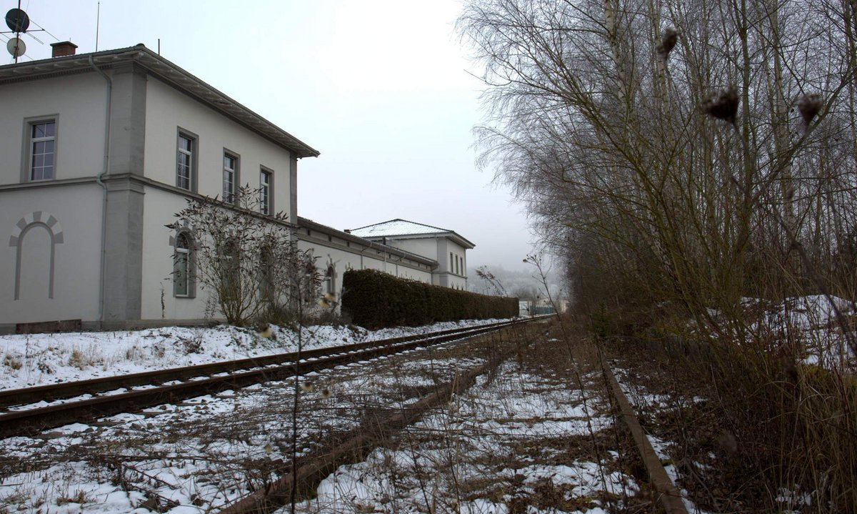 Der Bahnhof Krauchenwies, gelegen an der Ablachtalbahn, wird derzeit von Gewerbetreibenden genutzt.