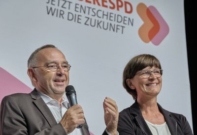 Noch vor der Wahl: Saskia Esken und Norbert Walter-Borjans am 14. September auf der SPD-Regionalkonferenz in Filderstadt.