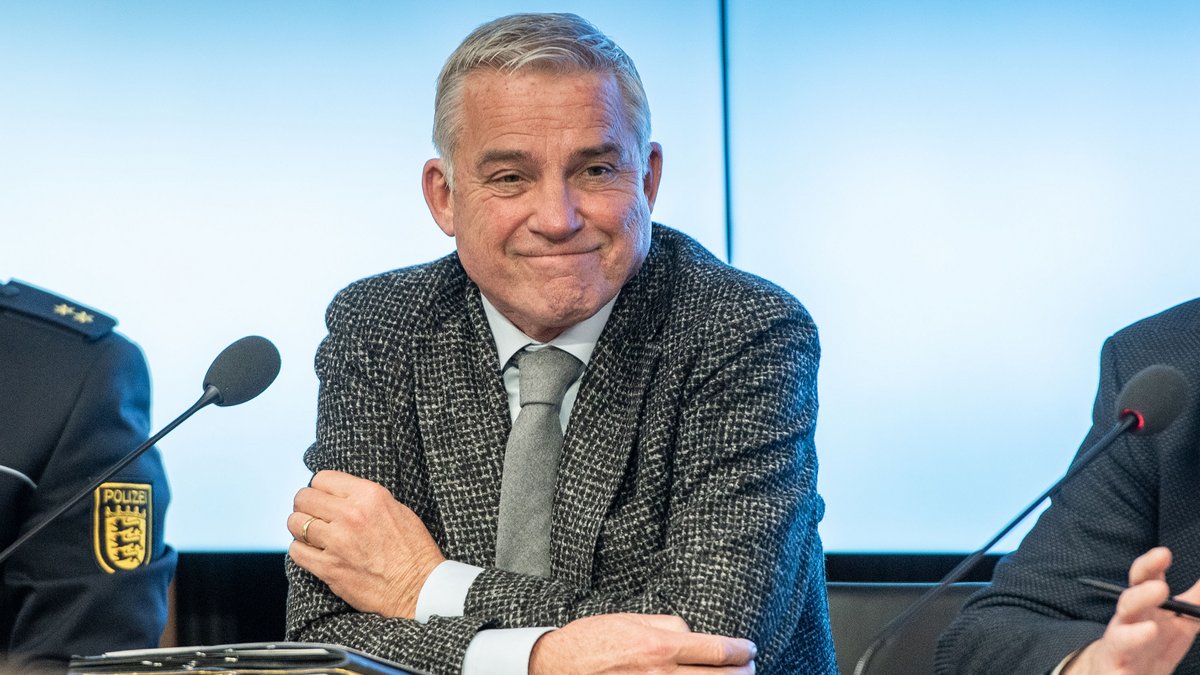 Wer Polizist:innen angreift, habe sich gegen das Leben entschieden, findet Landesinnenminister Thomas Strobl. Foto: Jens Volle