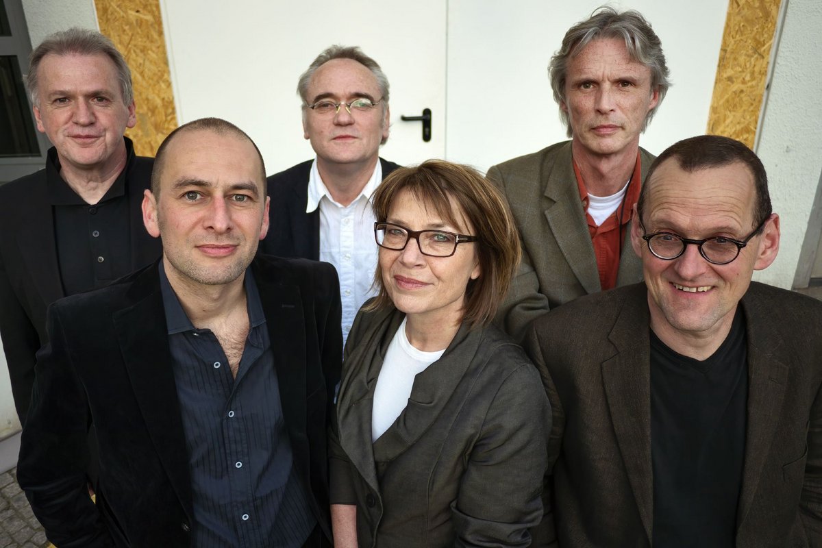 Kontext-Urbesetzung: Rainer Nübel, Sandro Mattioli, Josef-Otto Freudenreich, Susanne Stiefel, Meinrad Heck, Martin Reinkowski (von links). Foto: Martin Storz