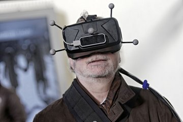 Rupert Koppold darf auch mal. In der Virtual Reality macht S 21 richtig Spaß.