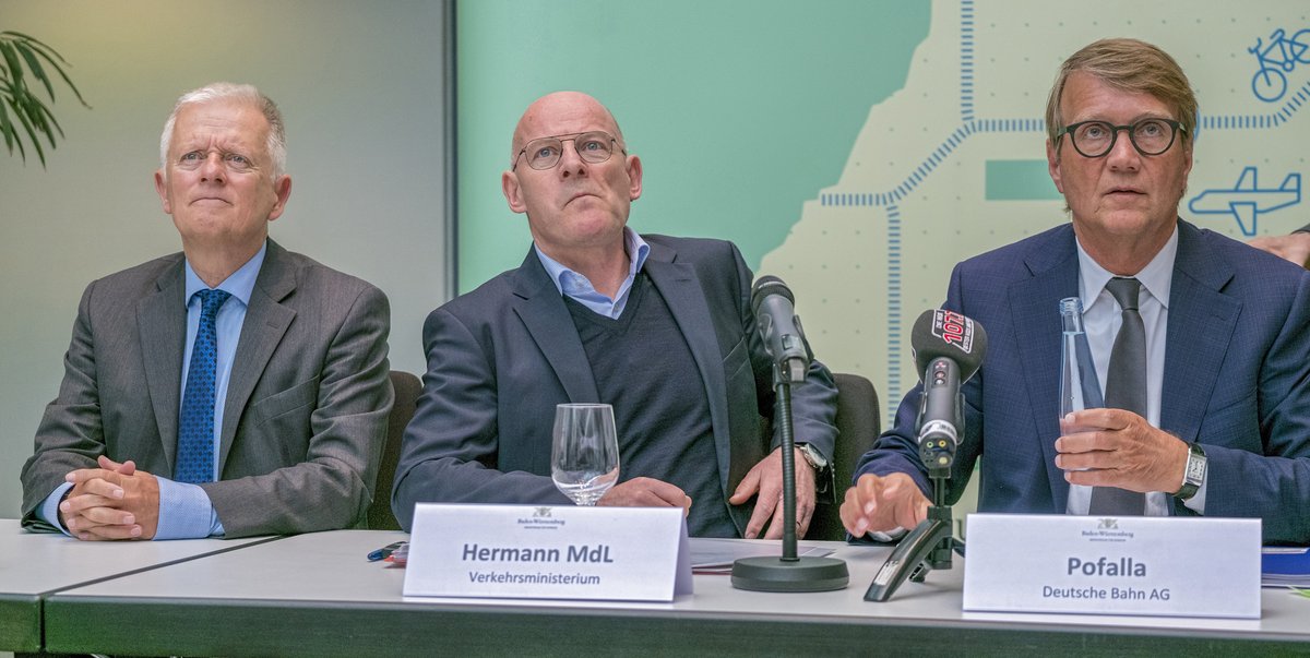 Gute Miene zum bösen Spiel: S-21-Lenkungskreis im April 2017, Hermann mit Fritz Kuhn, damals OB von Stuttgart, und Kefer-Nachfolger Ronald Pofalla. Foto: Joachim E. Röttgers