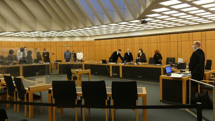 Für OneCoin deutschlandweit agierende Geldeinsammler stehen 2016 in Münster vor Gericht (links, verpixelt). Foto: Martin Himmelheber Für OneCoin deutschlandweit agierende Geldeinsammler stehen 2016 in Münster vor Gericht (links, verpixelt). Foto: Martin Himmelheber