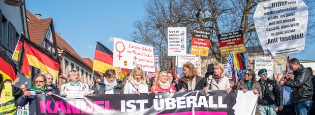 Für rechte Parolen scheint fast jeder Anlass recht. Foto: Jens Volle