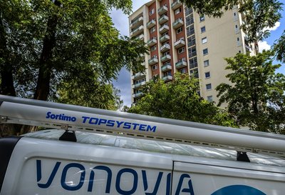 Stuttgarter Nordbahnhofviertel: Personalwohnungen der Bahn, an Vonovia verkauft. Transparente an den Balkonen künden vom Mietwucher.