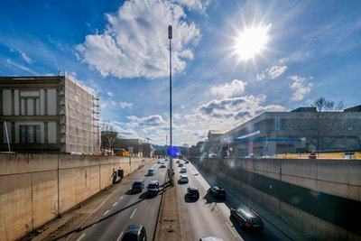 Schön aber hässlich: Stadtautobahn im Sonnenschein. Foto: Joachim E. Röttgers