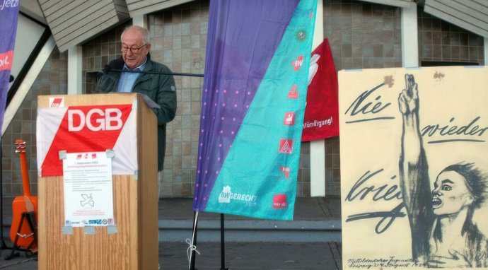 Josef Büchelmeier beim Antikriegstag am 1. September in Friedrichshafen. Foto: privat