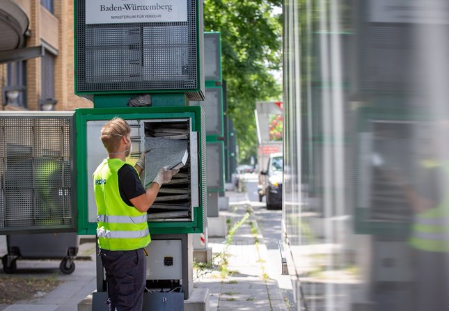 Ende 2018 an Stuttgarts dreckigster Ecke Neckartor platziert: Filtersäulen, die auf Aktivkohle setzen. Foto: Julian Rettig