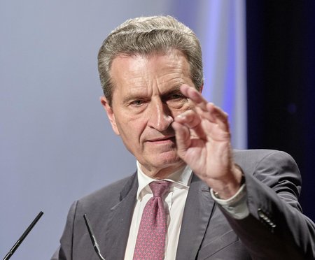 Prüft genau, wo er Erfahrungen einbringen kann: Günther Oettinger. Foto: Joachim E. Röttgers
