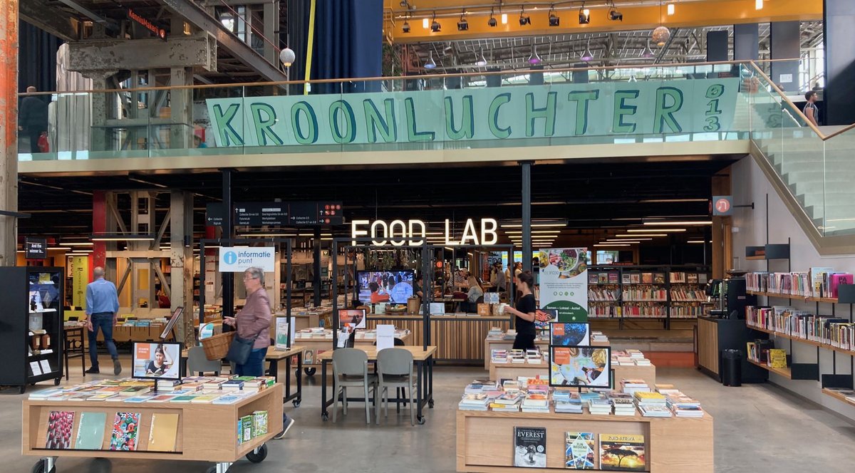 Die LocHal in Tilburg, Niederlande, mit Bücherei ...