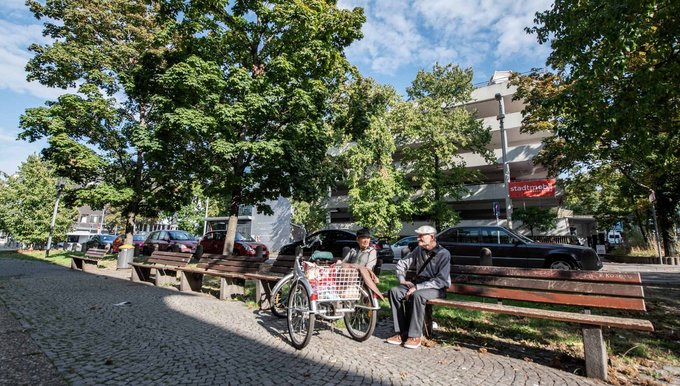 Einfach nur hinsetzen kann man sich ein paar Meter weiter aber auch. Einfach nur hinsetzen kann man sich ein paar Meter weiter aber auch.