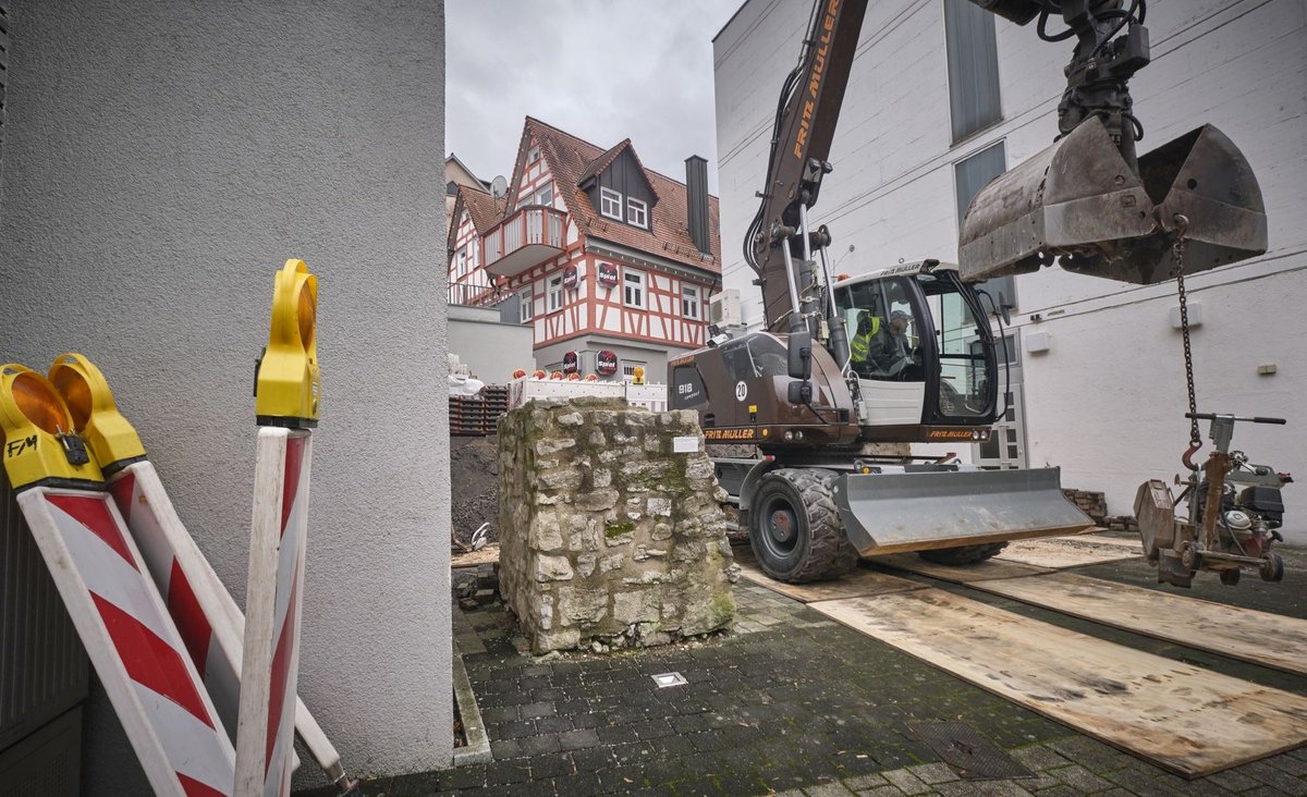 Ein kleiner Rest der historischen Stadtmauer, diesmal nicht vom Bagger gebissen.