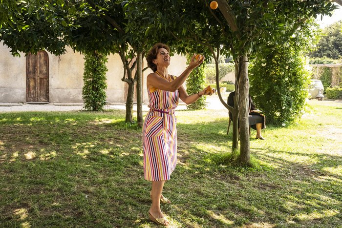 Nach der Ehekrise voller Lebenslust: Fabiettos Mutter (Teresa Saponangelo). Nach der Ehekrise voller Lebenslust: Fabiettos Mutter (Teresa Saponangelo).