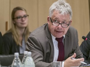 CDU-Obmann Arnulf von Eyb: "Wie, Sie erinnern sich daran nicht?"