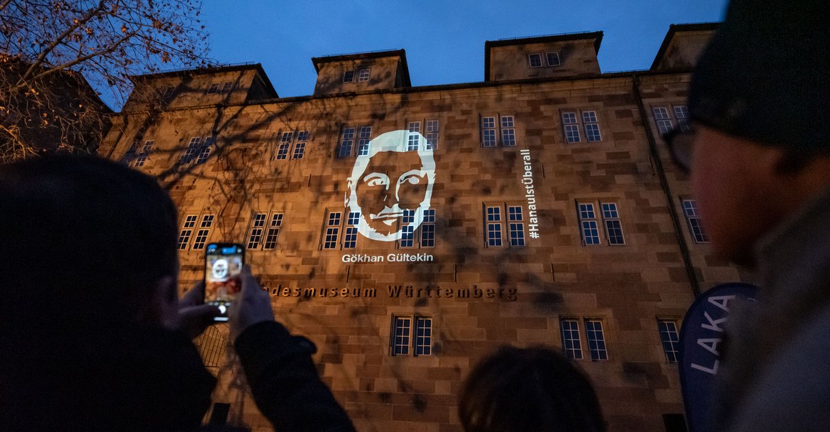 Lichtprojektion am Alten Schloss, in dem heute das Landesmuseum untergebracht ist.