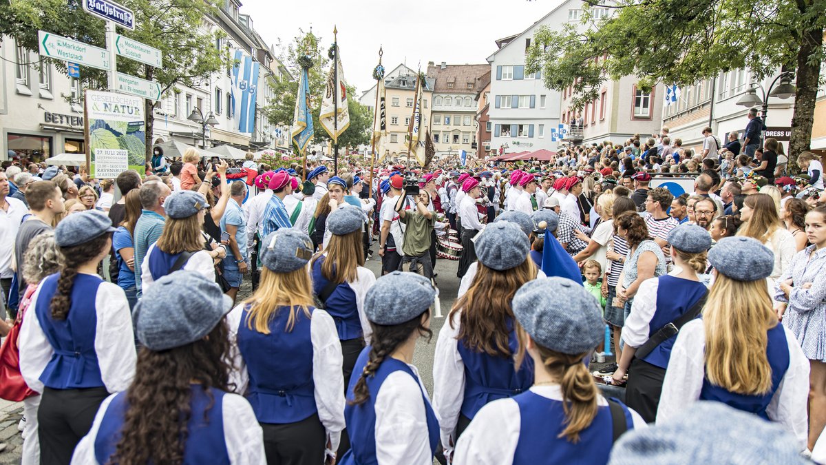 Die rein weibliche Trommelgruppe steht im Zentrum der Aufmerksamkeit. 