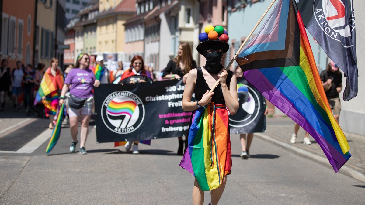 Der CSD 2023 in Freiburg: Die Rolle der Antifa sorgte im Vorfeld für Kontroversen. Fotos: Julian Rzepa