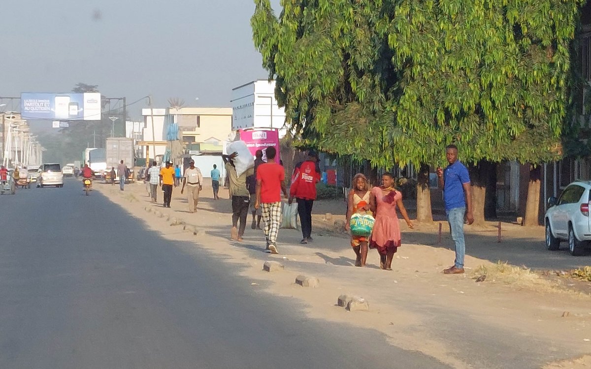 Straßenszene in Bujumbura, frühere Hauptstadt und nach wie vor wirtschaftliches Zentrum des Landes.