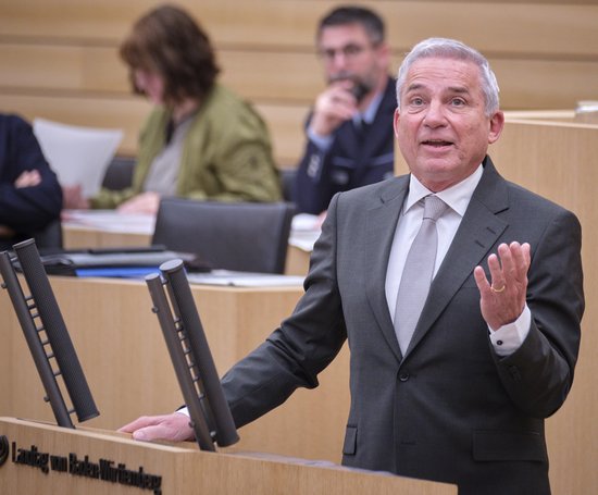 Landesinnenminister Thomas Strobl lässt fachliche Hinweise abprallen. Foto: Joachim E. Röttgers Landesinnenminister Thomas Strobl lässt fachliche Hinweise abprallen. Foto: Joachim E. Röttgers
