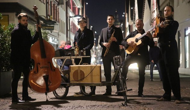Eröffnet das Festival am 1. April: Swing Bohème Orchestra. Foto: Theater am Olgaeck