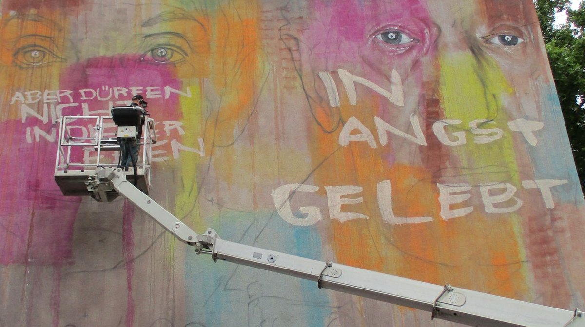 Ein kurzes Making-Of von der Mannheimer Hauswand mit Klick aufs Bild. Fotos: Mario Damolin Ein kurzes Making-Of von der Mannheimer Hauswand mit Klick aufs Bild. Fotos: Mario Damolin
