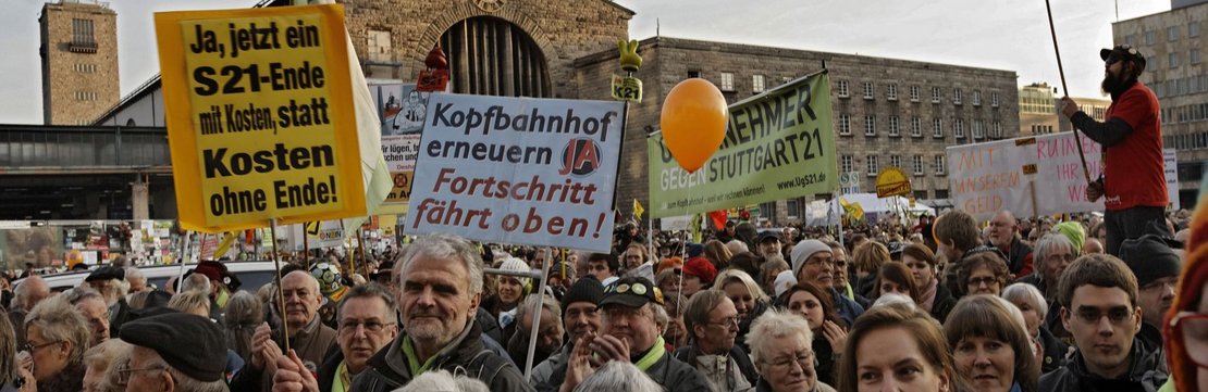 "Eure Lügen – unser Zorn!"