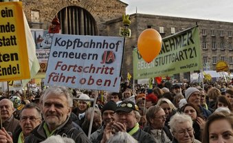 "Eure Lügen – unser Zorn!"
