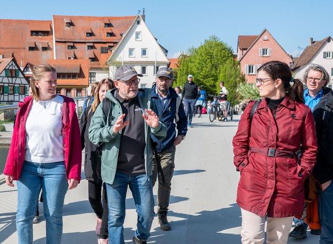 Ankunft in Rottenburg mit Bürgermeisterin Manuela Beck (rechts) und der Tourismusbeauftragten Christina Gsell.