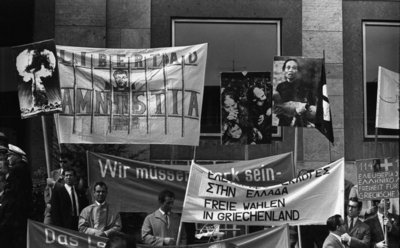 1. Mai 1967 in Stuttgart: gegen Atomkrieg und für freie Wahlen in Griechenland. Foto: Bundesarchiv