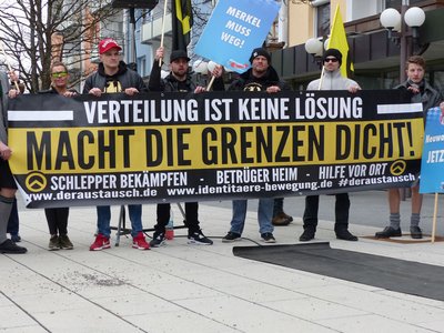 Identitäre auf einer AfD-Demo 2016 im oberbayerischen Geretsried.