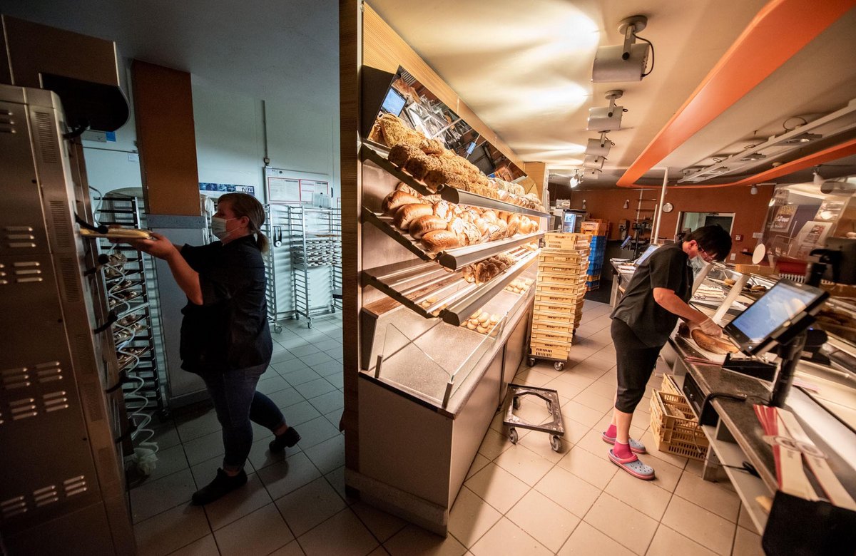 Edeka gibt die Bäckereikette K&U ohne Tarifvertrag an ihre Einzelhändler ab. "Das können die doch nicht machen", sagt eine Verkäuferin in Reutlingen.  Edeka gibt die Bäckereikette K&U ohne Tarifvertrag an ihre Einzelhändler ab. "Das können die doch nicht machen", sagt eine Verkäuferin in Reutlingen.