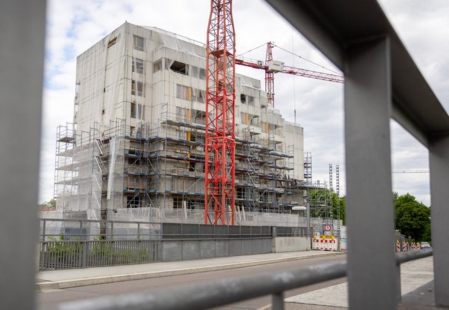 Kreiters früheres Wohnhaus im Laubeweg wird derzeit vollständig modernisiert. Die neuen Wohnungen sollen laut SWSG "größtenteils barrierefrei" sein. Foto: Julian Rettig
