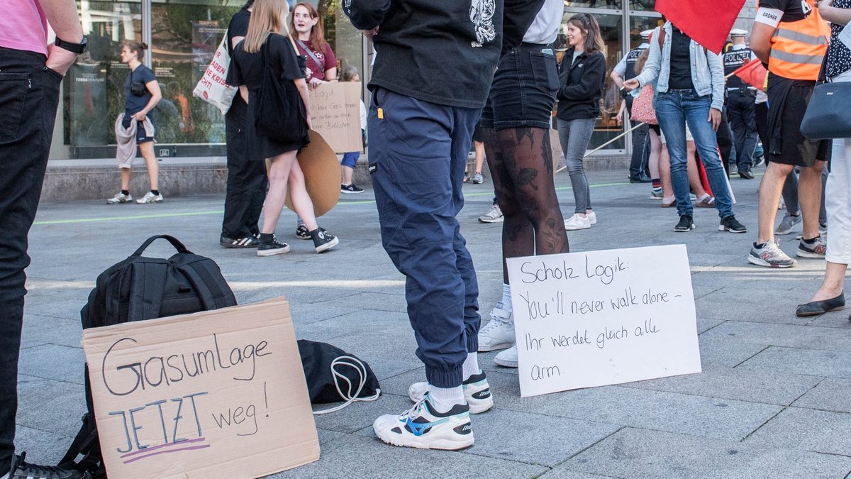 Protest mit Blick auf steigende (Gas-)Preise: In Stuttgart rief die linke Organisation "Solidarität und Klassenkampf" am 12. September auf die Straße. Foto: Jens Volle