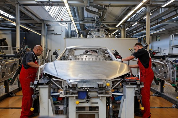 Montage eines Audi R 8, 525 PS, 160 000 Euro. Foto: Joachim E. Röttgers