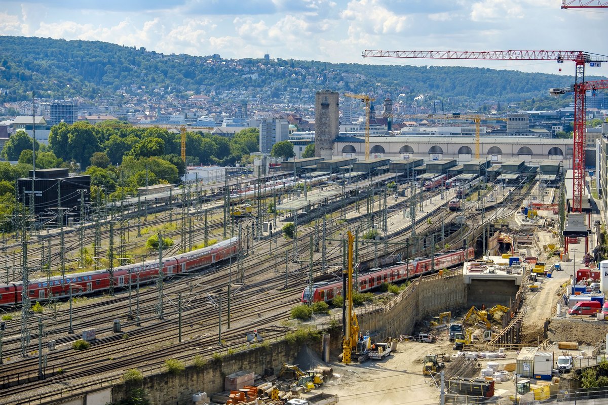 Ab 2011 hätte die Bahn eigentlich Strafzinsen an die Stadt Stuttgart zahlen müssen, wenn das Gleisvorfeld noch nicht freigeräumt ist. Die wurden ihr gnädig erlassen. Fotos: Joachim E. Röttgers